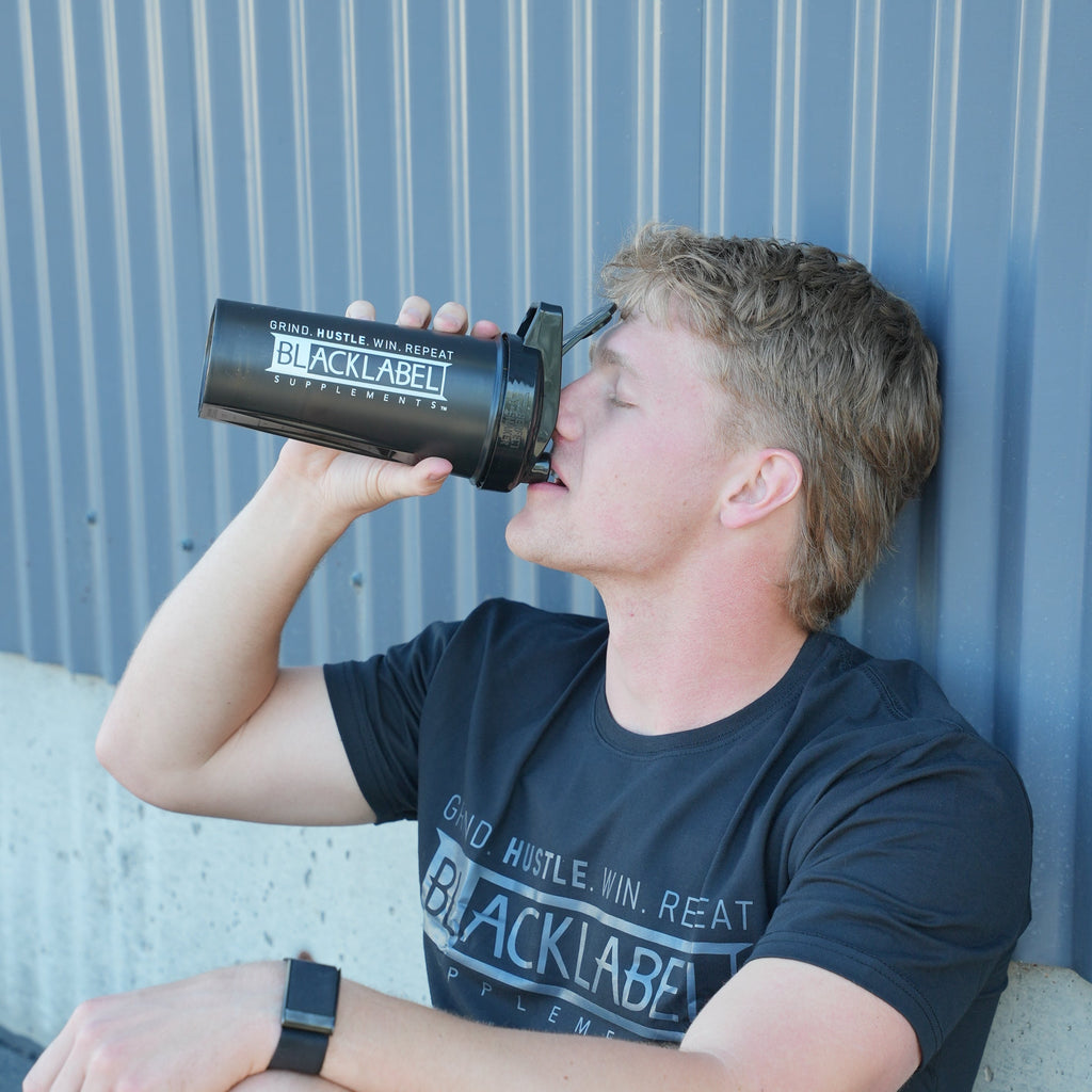 28 oz ACTIV Shaker Bottle — Clump-Free Mixing for Every Workout